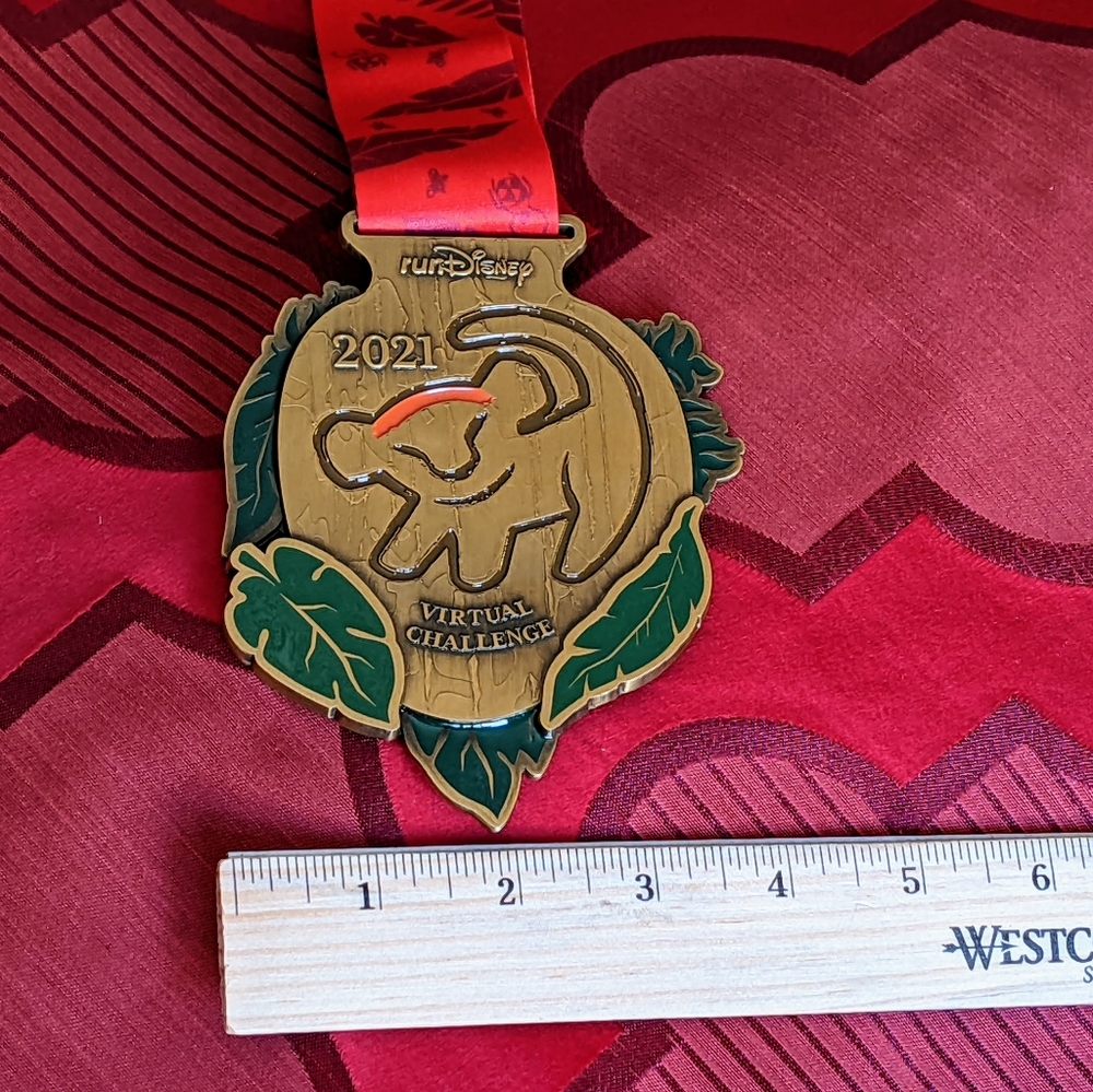 NWOT/NIB Lion King Award Medals and Pin Set, 2021 runDisney 5K Virtual Challenge - Picture 6 of 16